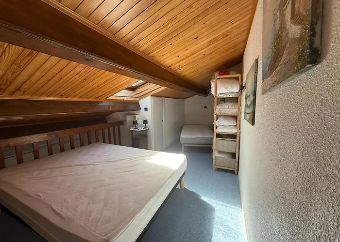 Jolie Maison D'angle, Belle Terrasse Arboree Et Cloturee , 4 Couchages, Cuisine Climatisee , A 400 M De La A Lrhp58